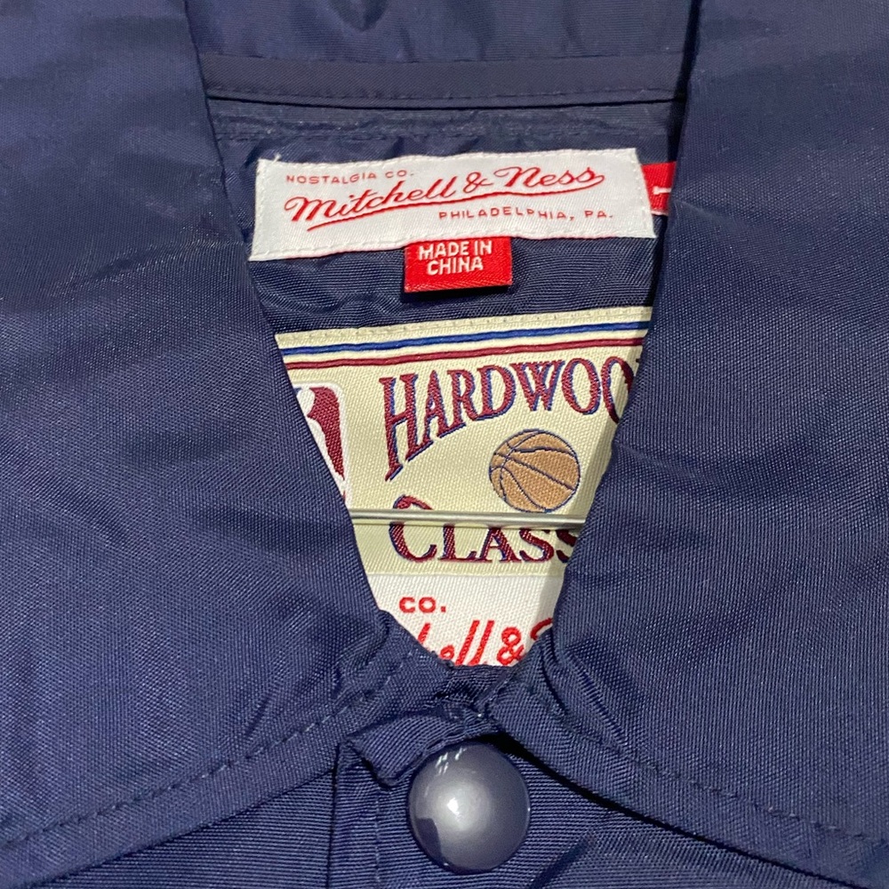 New York KNICKS Coaches Jacket - Picture 4 of 5